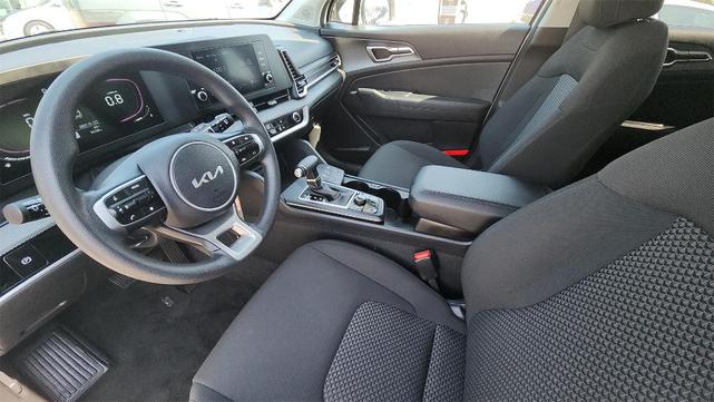 Photo of 2024 Snow White Pearl Kia Sportage