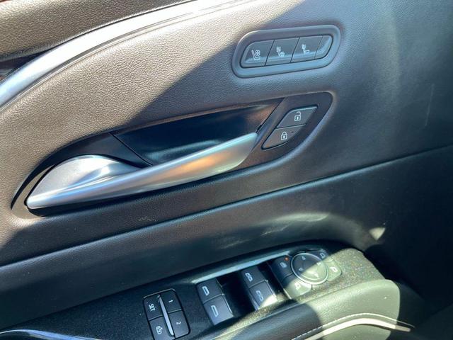Photo of 2023 Crystal White Tricoat Cadillac Escalade