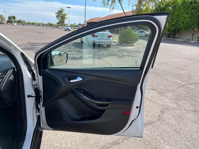 Photo of 2015 White Platinum Metallic Tri-Coat Ford Focus
