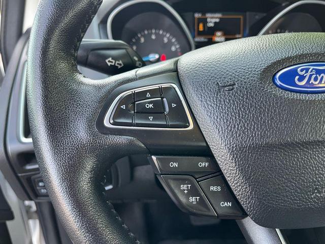 Photo of 2015 White Platinum Metallic Tri-Coat Ford Focus