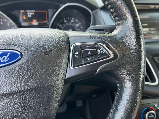 Photo of 2015 White Platinum Metallic Tri-Coat Ford Focus