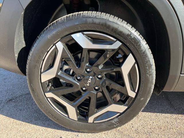 Photo of 2024 Fusion Black Kia Seltos