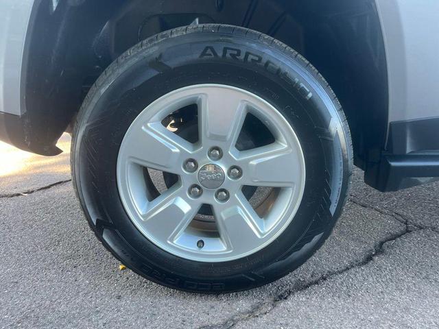 Photo of 2016 Billet Silver Metallic Clearcoat Jeep Compass