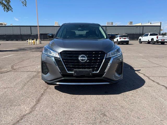Photo of 2024 Gun Metallic Nissan Kicks