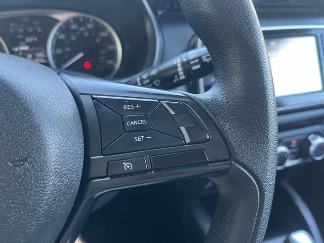Photo of 2024 Gun Metallic Nissan Kicks