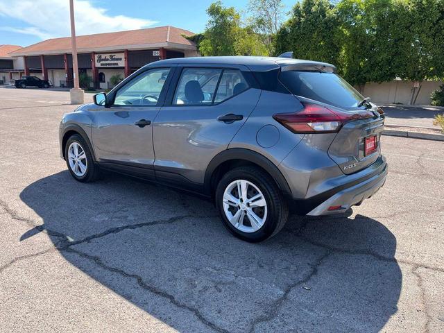 Photo of 2024 Gun Metallic Nissan Kicks