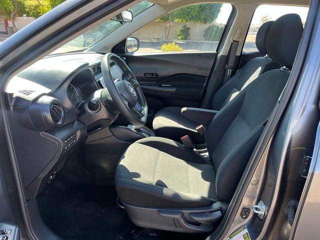Photo of 2024 Gun Metallic Nissan Kicks