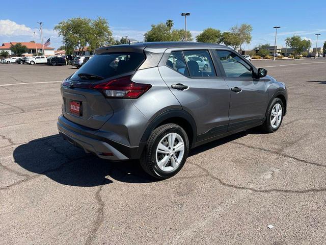 Photo of 2024 Gun Metallic Nissan Kicks