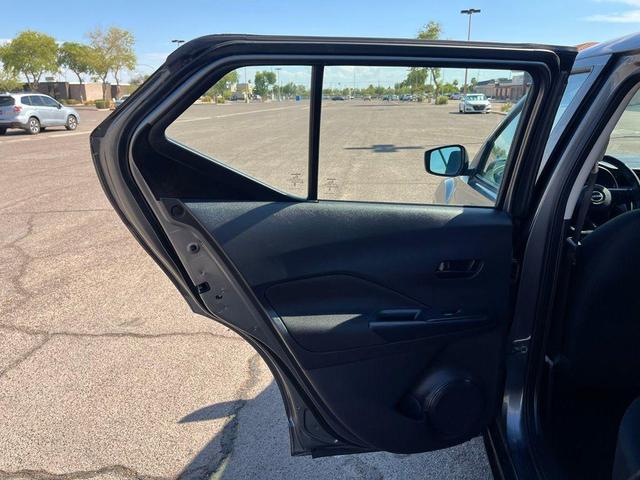 Photo of 2024 Gun Metallic Nissan Kicks