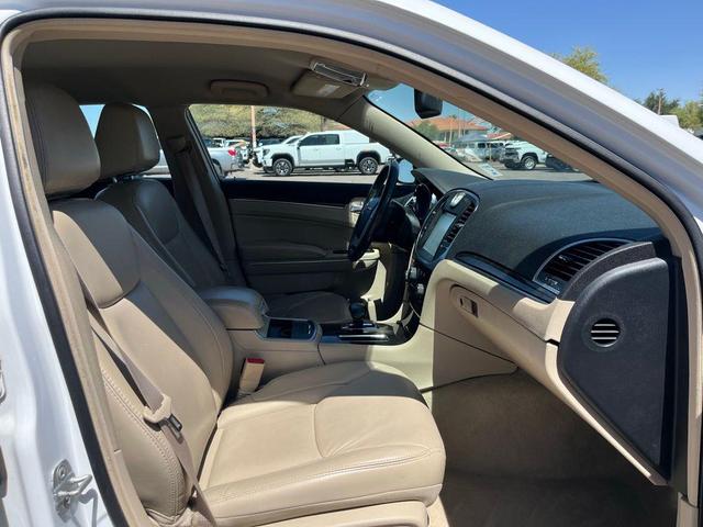Photo of 2014 Bright White Clearcoat Chrysler 300