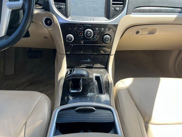 Photo of 2014 Bright White Clearcoat Chrysler 300