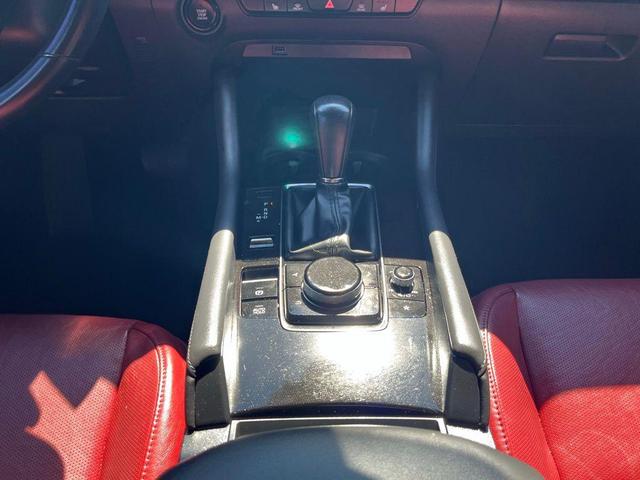 Photo of 2021 Snowflake White Pearl Mica Mazda Mazda3