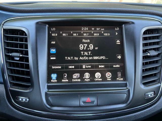 Photo of 2015 Granite Crystal Metallic Clearcoat Chrysler 200