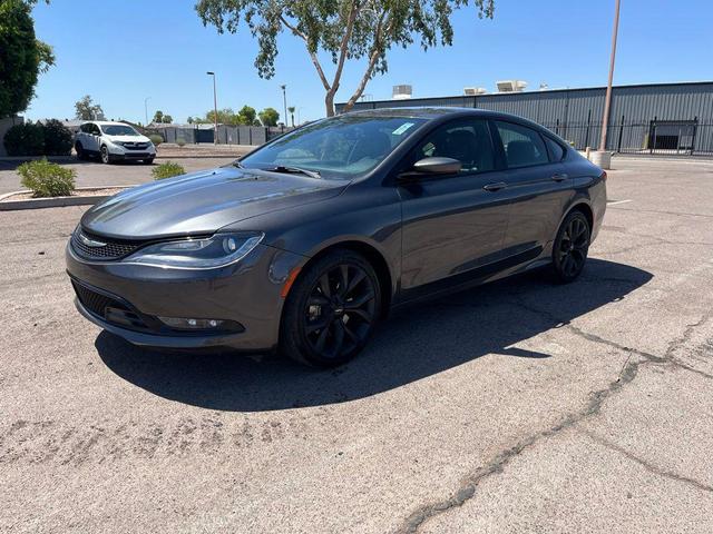 Photo of 2015 Granite Crystal Metallic Clearcoat Chrysler 200