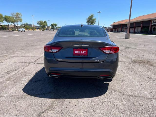 Photo of 2015 Granite Crystal Metallic Clearcoat Chrysler 200