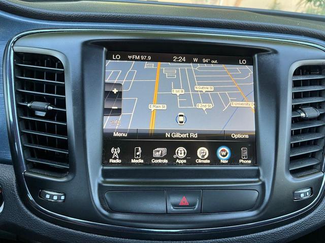 Photo of 2015 Granite Crystal Metallic Clearcoat Chrysler 200