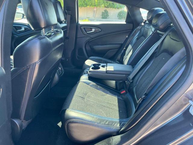 Photo of 2015 Granite Crystal Metallic Clearcoat Chrysler 200