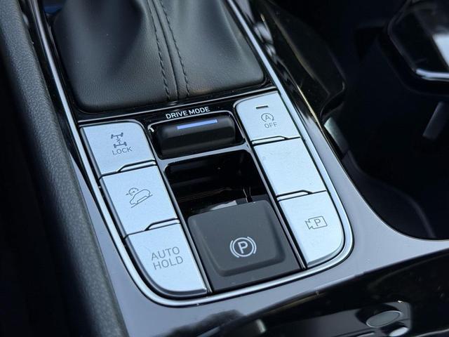Photo of 2025 White Pearl Hyundai TUCSON
