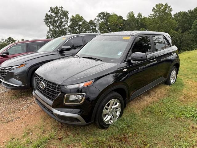 Photo of 2022 Black Noir Pearl Hyundai VENUE