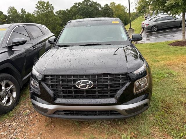 Photo of 2022 Black Noir Pearl Hyundai VENUE