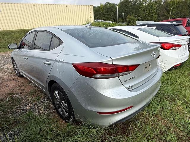 Photo of 2017 Molten Silver Hyundai ELANTRA