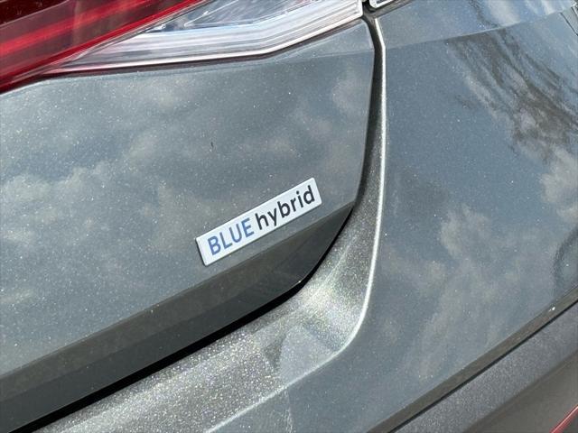 Photo of 2025 Amazon Gray Hyundai ELANTRA HEV