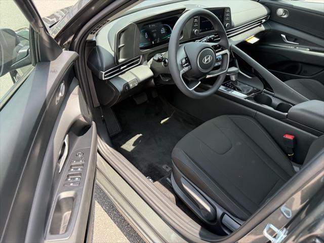 Photo of 2025 Amazon Gray Hyundai ELANTRA HEV