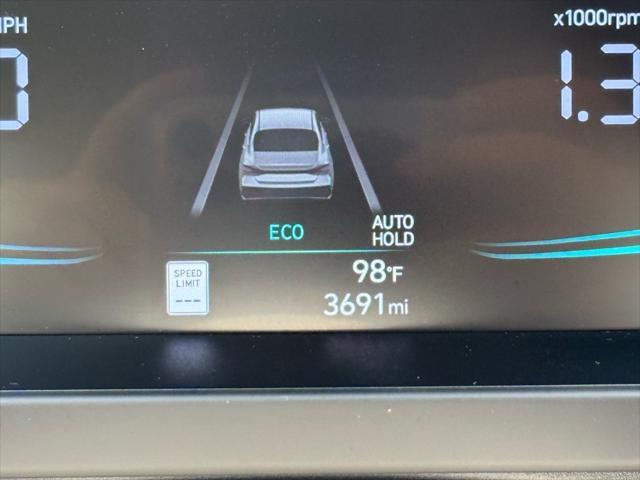 Photo of 2025 Amazon Gray Hyundai ELANTRA HEV