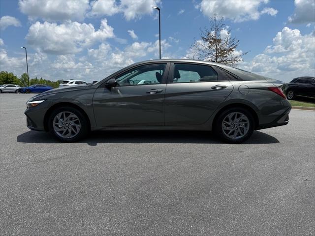 Photo of 2025 Amazon Gray Hyundai ELANTRA HEV