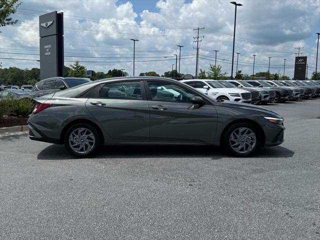 Photo of 2025 Amazon Gray Hyundai ELANTRA HEV