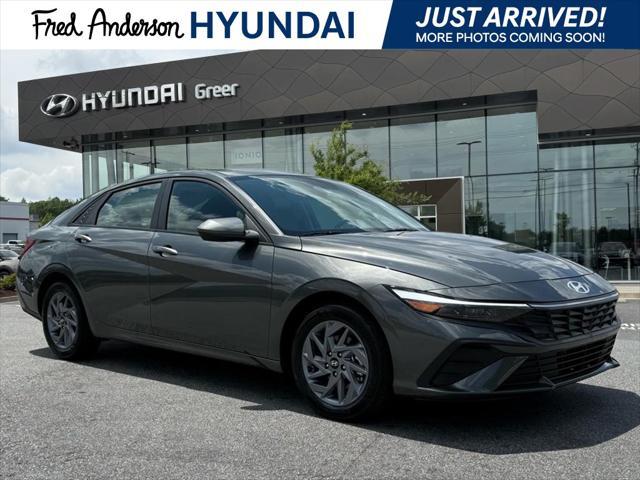 Photo of 2025 Amazon Gray Hyundai ELANTRA HEV