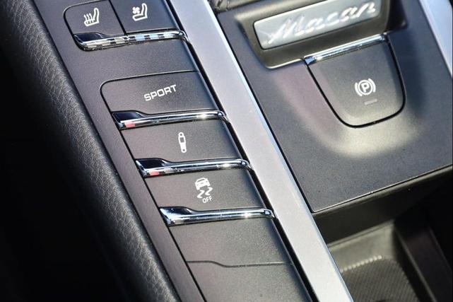 Photo of 2017 White Porsche Macan