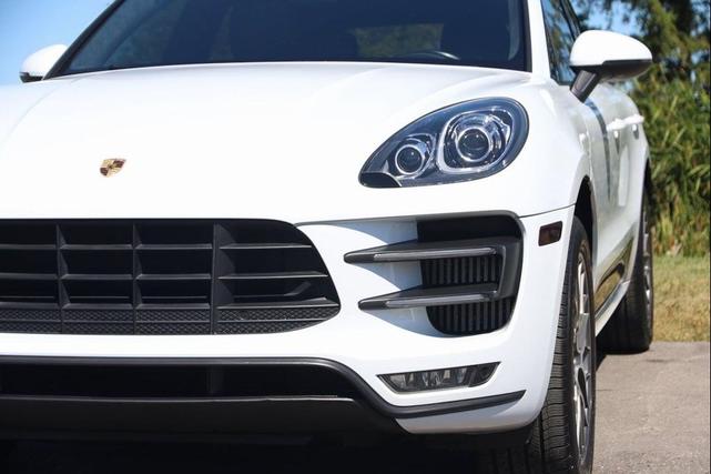 Photo of 2017 White Porsche Macan