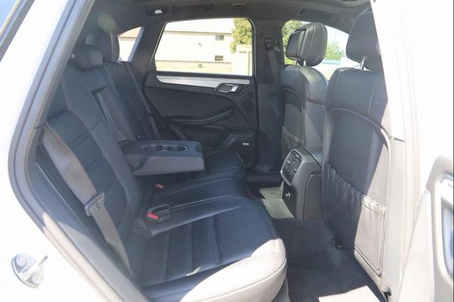 Photo of 2017 White Porsche Macan