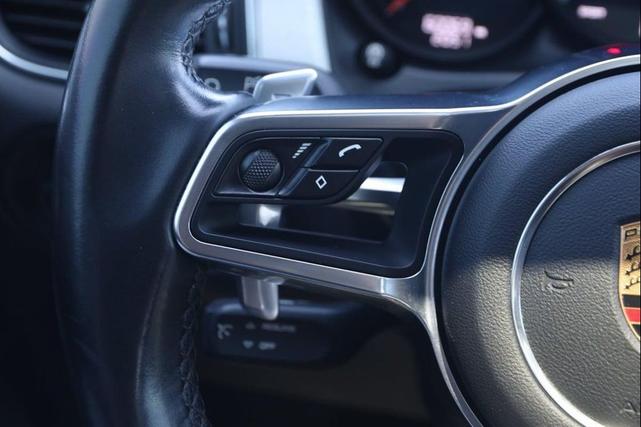 Photo of 2017 White Porsche Macan