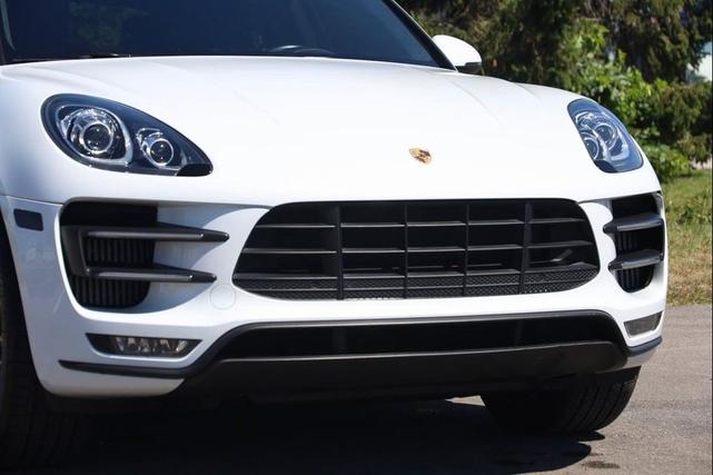 Photo of 2017 White Porsche Macan
