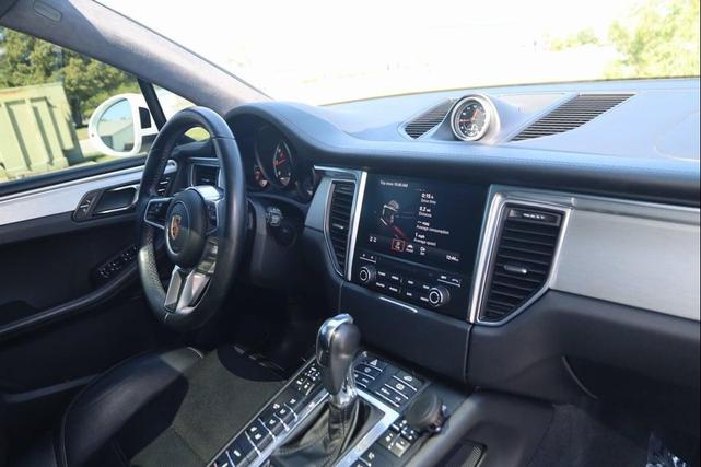 Photo of 2017 White Porsche Macan