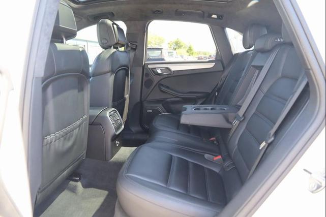 Photo of 2017 White Porsche Macan