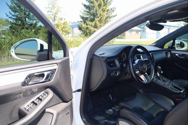 Photo of 2017 White Porsche Macan