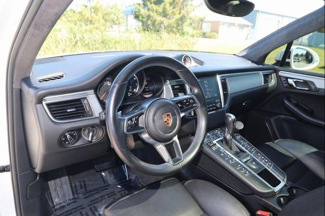 Photo of 2017 White Porsche Macan