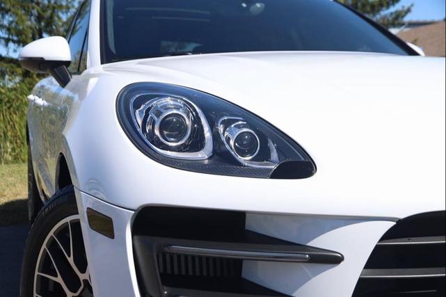 Photo of 2017 White Porsche Macan