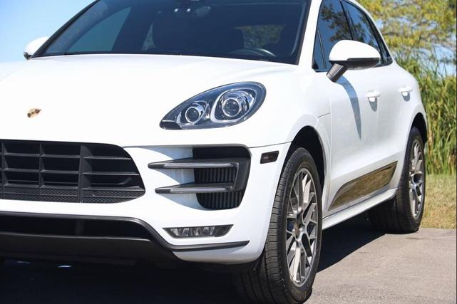 Photo of 2017 White Porsche Macan