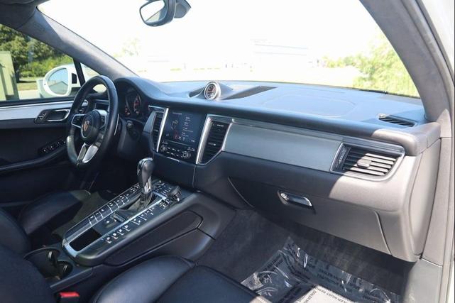 Photo of 2017 White Porsche Macan