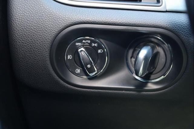 Photo of 2017 White Porsche Macan