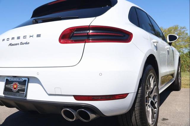 Photo of 2017 White Porsche Macan