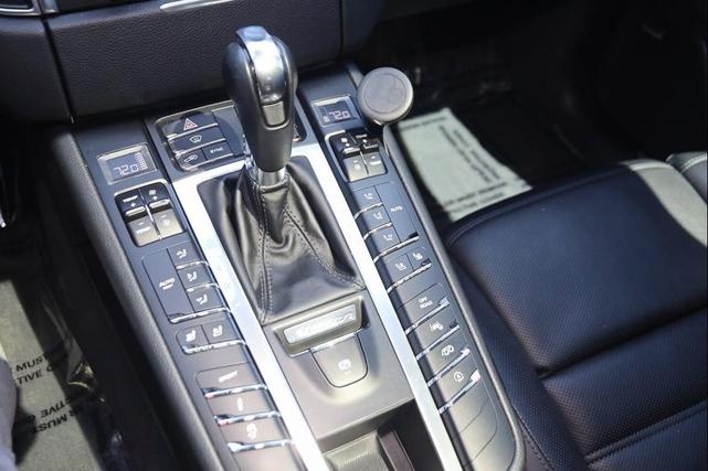Photo of 2017 White Porsche Macan