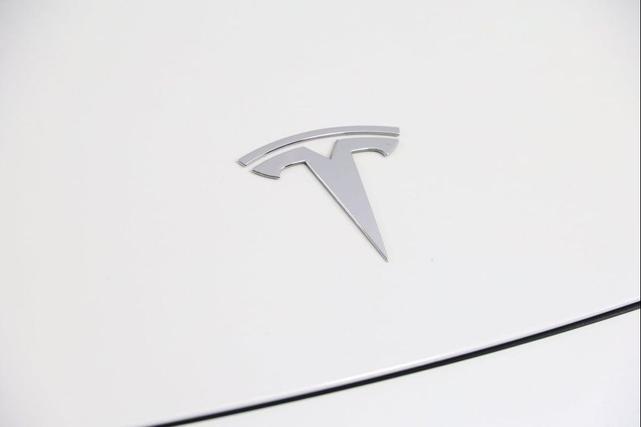 Photo of 2022 Pearl White Multi-Coat Tesla Model Y