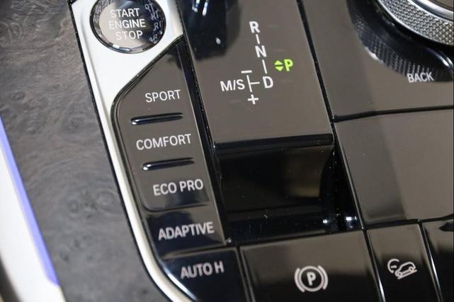 Photo of 2022 Black Sapphire Metallic BMW X7