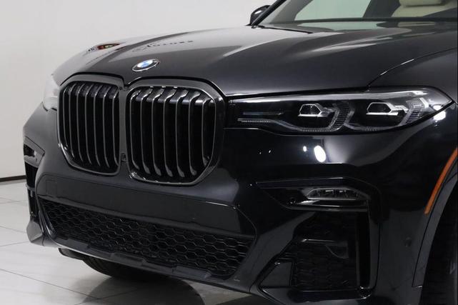 Photo of 2022 Black Sapphire Metallic BMW X7