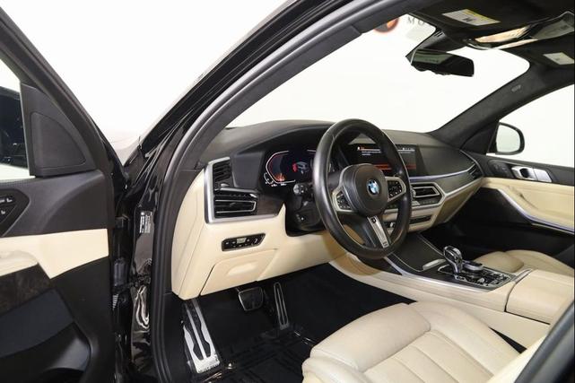 Photo of 2022 Black Sapphire Metallic BMW X7